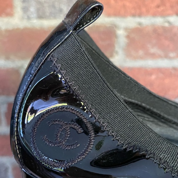 Chanel Black Patent Elastic Pumps - 38.5 - Picture 4 of 16